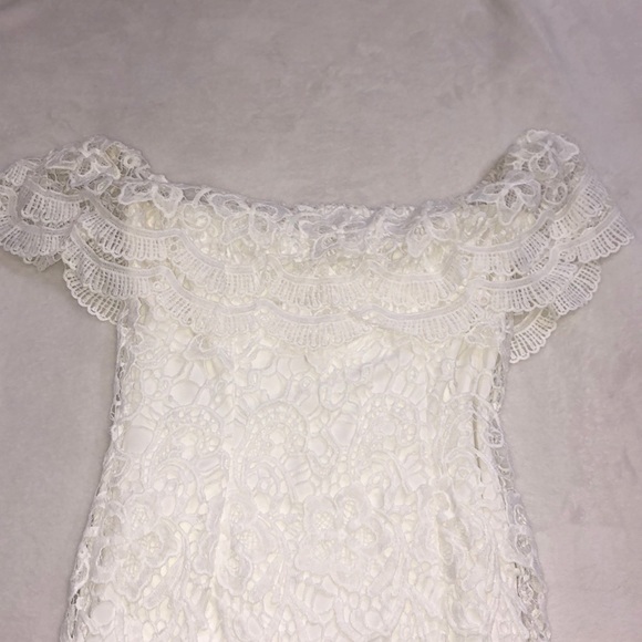 White, lacy, off the shoulder dress - Picture 3 of 4
